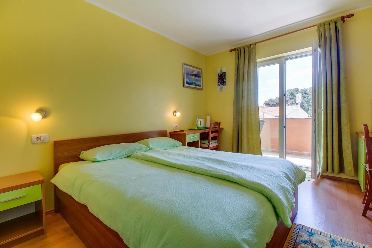 Apartments And Rooms By The Sea Nerezine, Losinj - 11815 Exterior photo