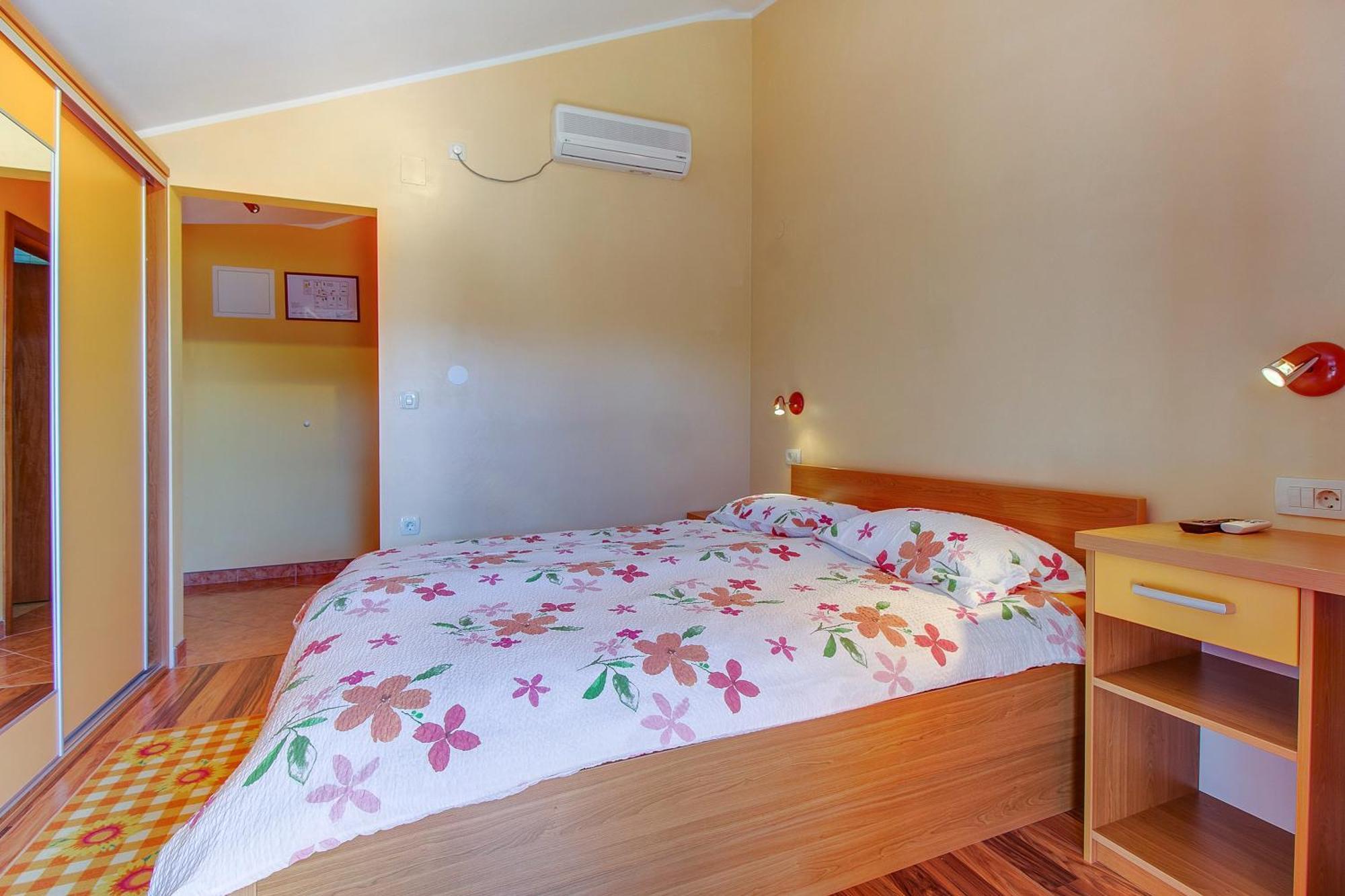 Apartments And Rooms By The Sea Nerezine, Losinj - 11815 Room photo